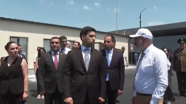 Paşinyan Türkiye-Ermenistan sınırında yenilenen sınır kapısını ziyaret etti